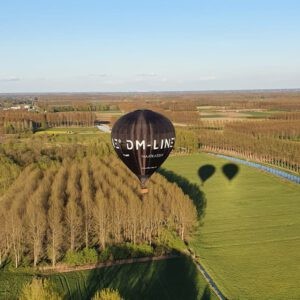 DM-Line ballon boven de bomen
